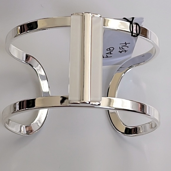 NIB - Premier designs Fab cuff bracelet, Silver & Mother of Pearl - Picture 4 of 6